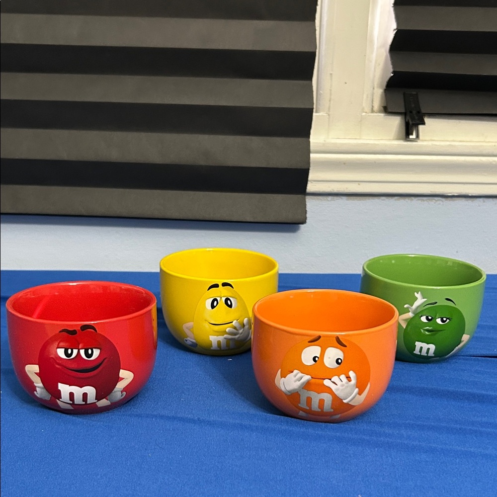 M&M Character Bowls Set